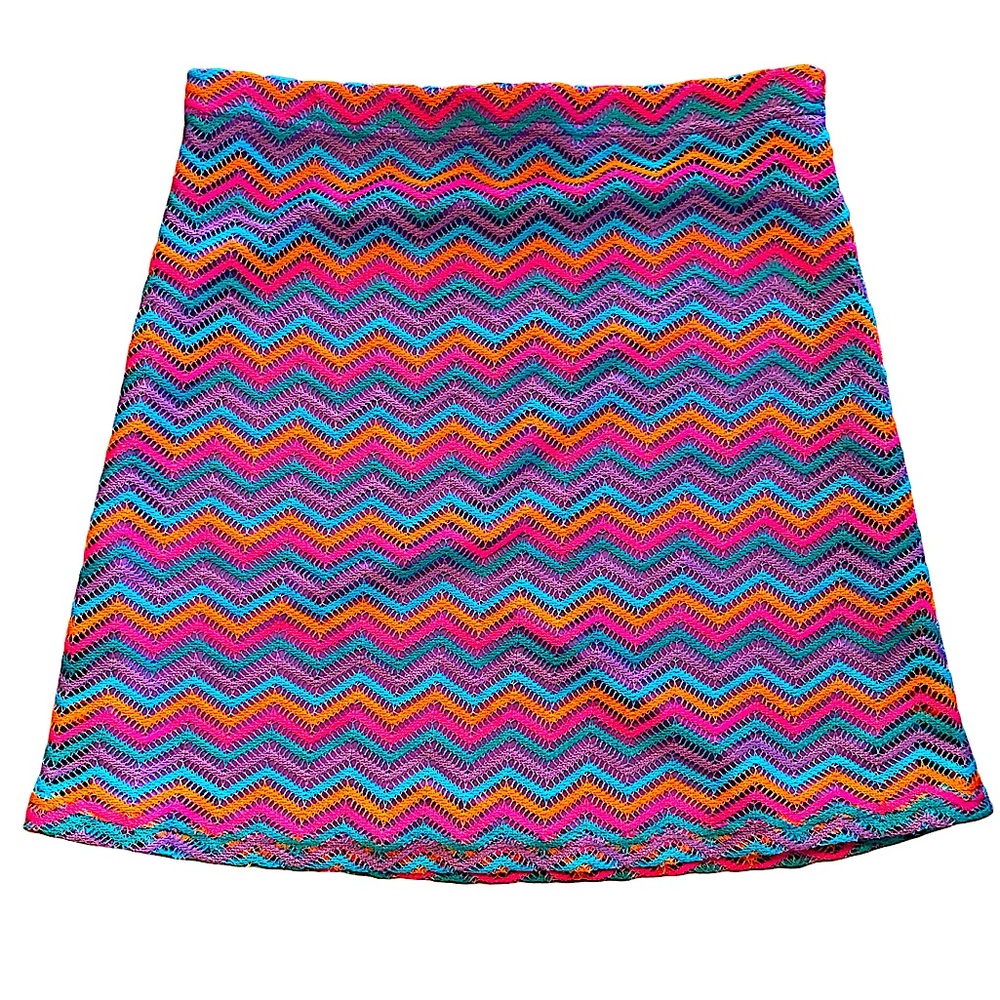 FASHION NOVA Chevron Mini Skirt. Size Small.